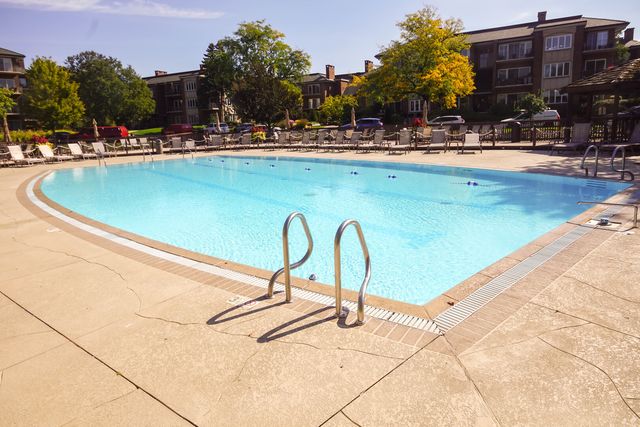 1 Oak Brook Club Drive B-301, Oak Brook, IL 60523