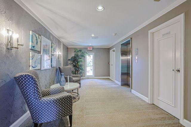 1 Oak Brook Club Drive B-301, Oak Brook, IL 60523