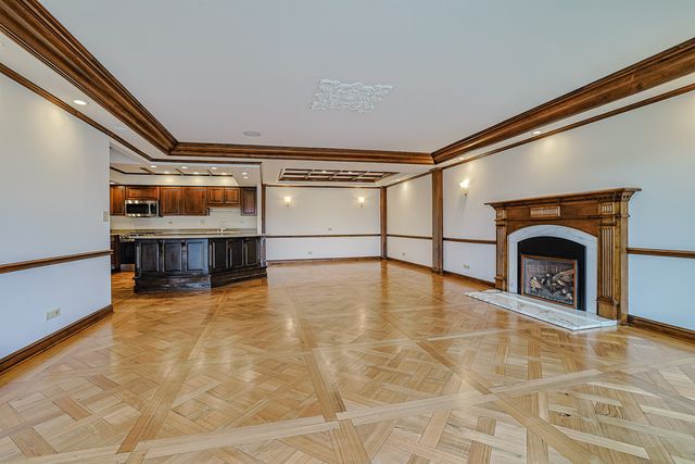 1 Oak Brook Club Drive B-301, Oak Brook, IL 60523