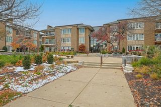 1 Oak Brook Club Drive B-301, Oak Brook, IL 60523