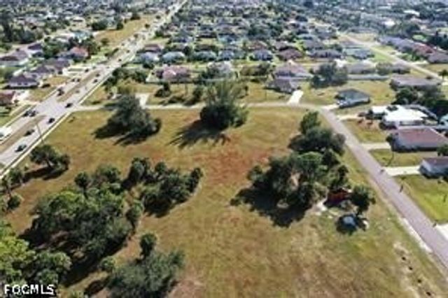 1623 SW 16th CT, Cape Coral, FL 33991