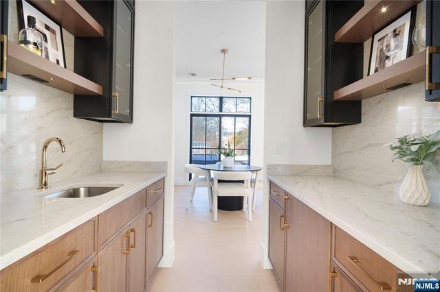 40 Godfrey Terrace, Glen Rock, NJ 07452