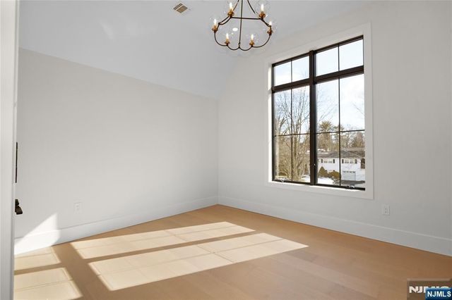 40 Godfrey Terrace, Glen Rock, NJ 07452