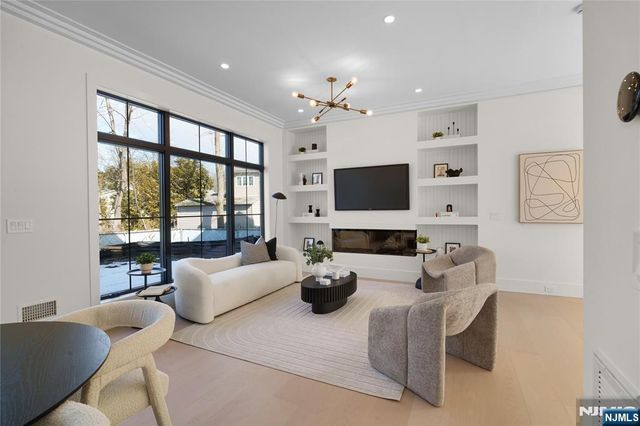 40 Godfrey Terrace, Glen Rock, NJ 07452