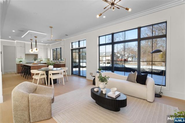 40 Godfrey Terrace, Glen Rock, NJ 07452