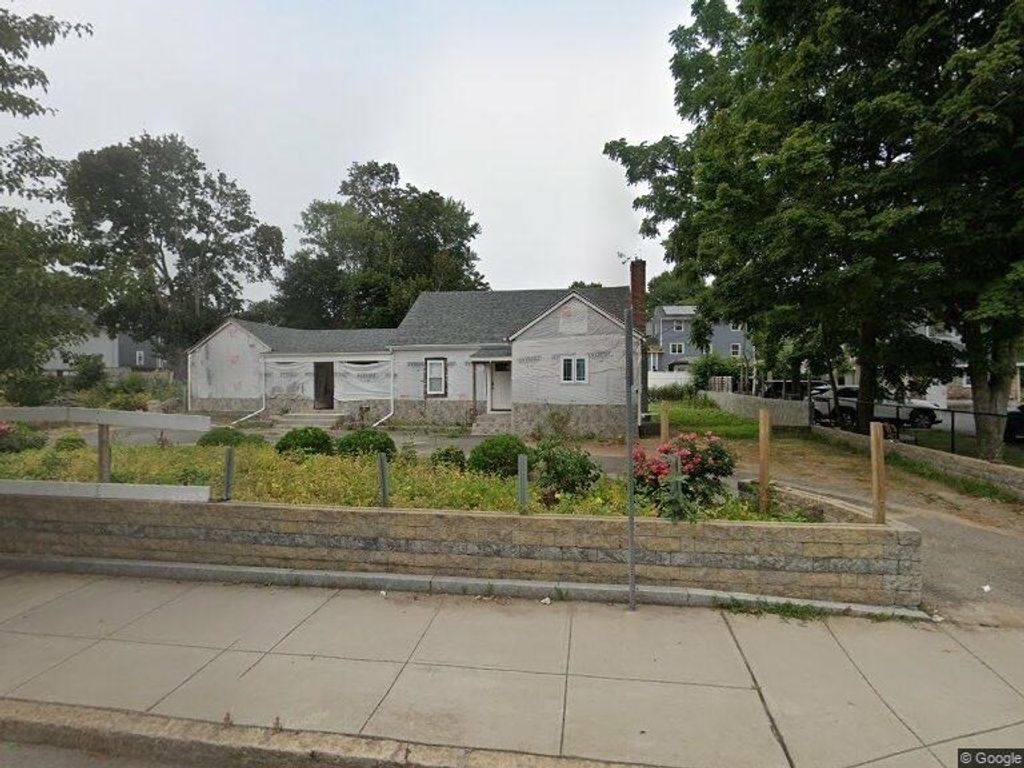 385 Pleasant Str, Brockton, MA 02301