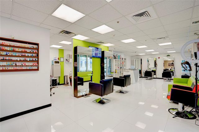 9025 S DADELAND BLVD, Miami, FL 33156