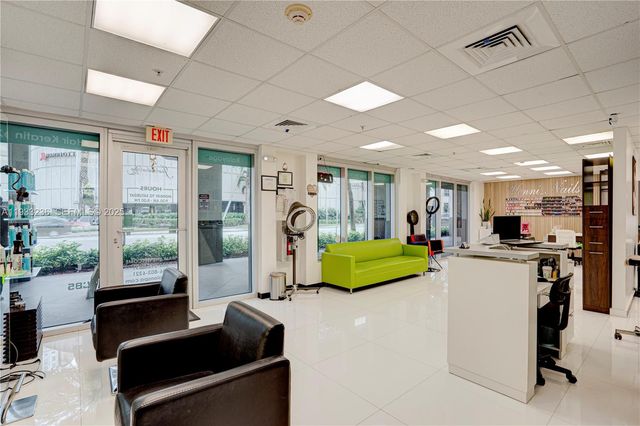 9025 S DADELAND BLVD, Miami, FL 33156