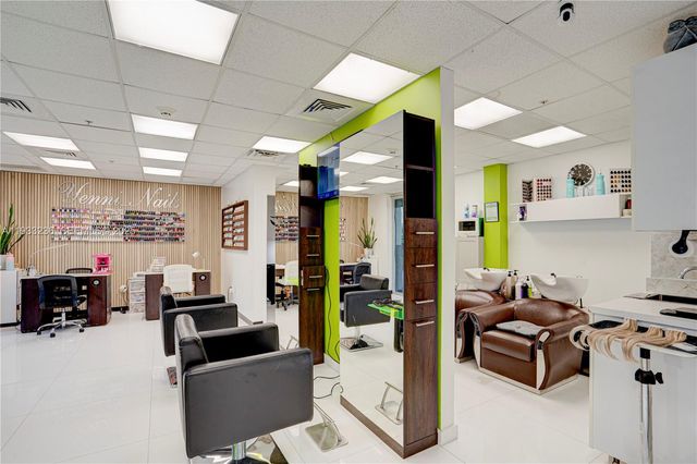 9025 S DADELAND BLVD, Miami, FL 33156