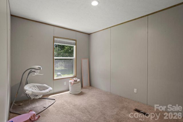 18 Moss Lane, Hendersonville, NC 28792