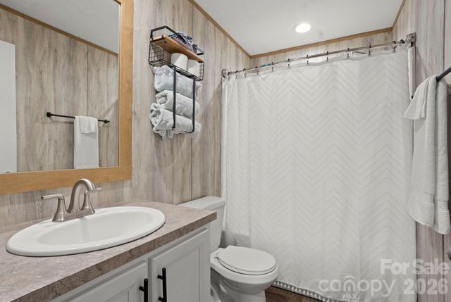 18 Moss Lane, Hendersonville, NC 28792