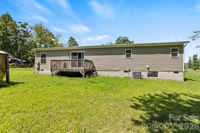 18 Moss Lane, Hendersonville, NC 28792