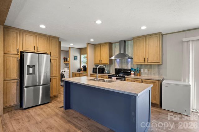 18 Moss Lane, Hendersonville, NC 28792