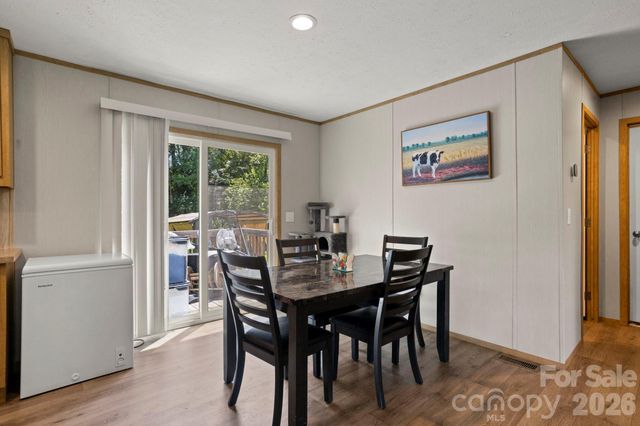 18 Moss Lane, Hendersonville, NC 28792