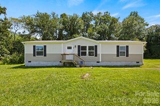18 Moss Lane, Hendersonville, NC 28792