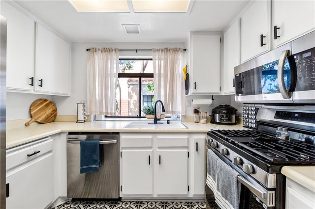 3573 W Greentree Cir C, Anaheim, CA 92804