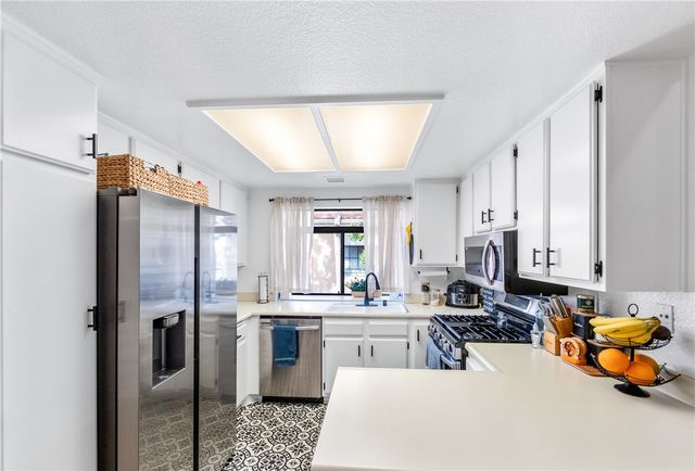 3573 W Greentree Cir C, Anaheim, CA 92804