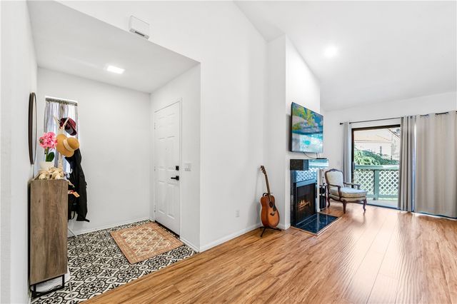 3573 W Greentree Cir C, Anaheim, CA 92804