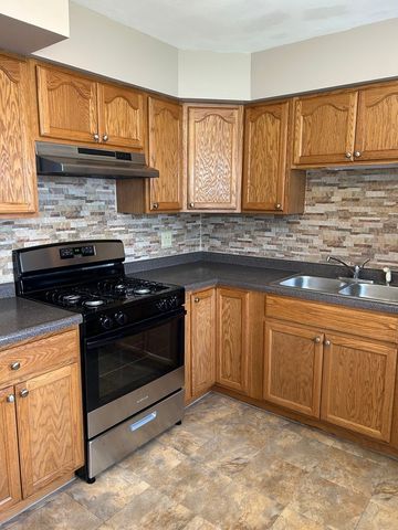 208 Walter Drive D, Roselle, IL 60172
