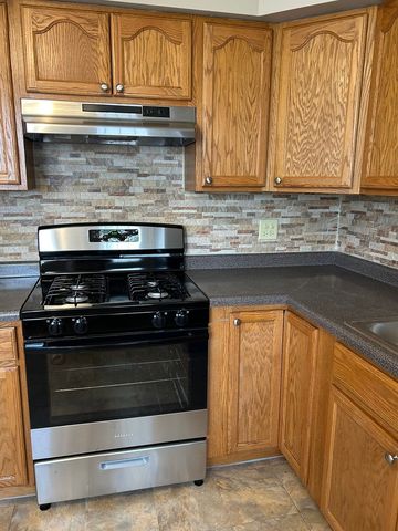 208 Walter Drive D, Roselle, IL 60172