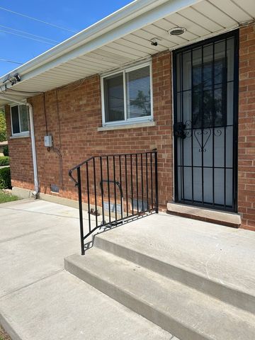 208 Walter Drive D, Roselle, IL 60172