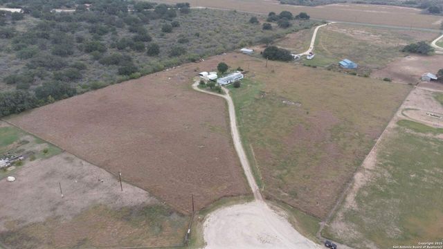 370 County Road 347, Hondo, TX 78861