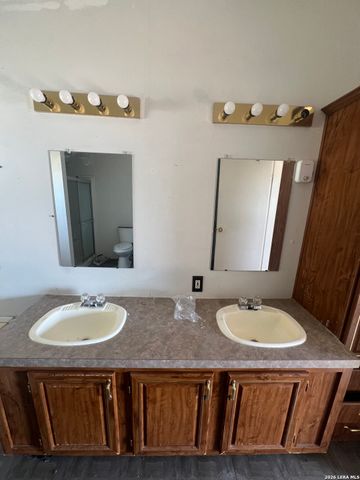 370 County Road 347, Hondo, TX 78861