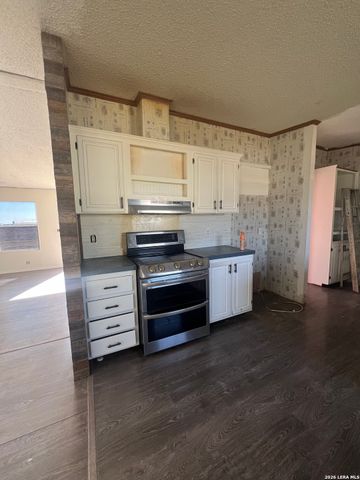 370 County Road 347, Hondo, TX 78861