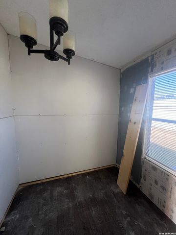 370 County Road 347, Hondo, TX 78861