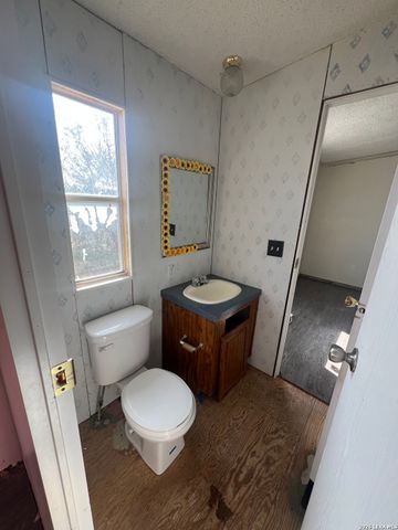 370 County Road 347, Hondo, TX 78861