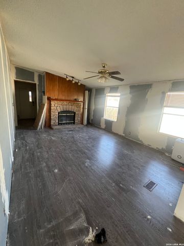 370 County Road 347, Hondo, TX 78861