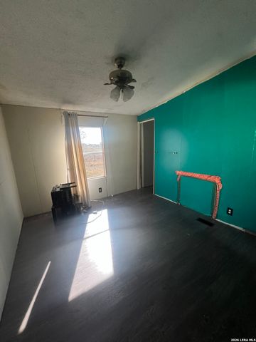 370 County Road 347, Hondo, TX 78861