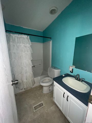 370 County Road 347, Hondo, TX 78861