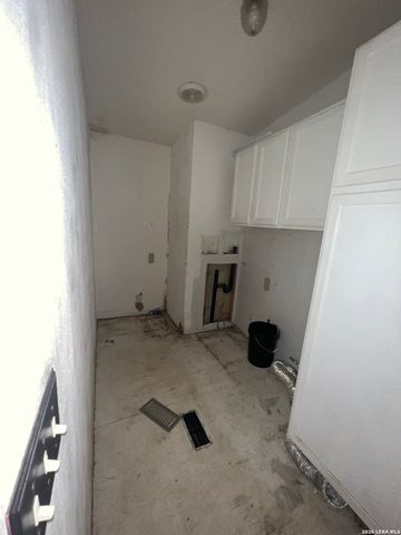 370 County Road 347, Hondo, TX 78861