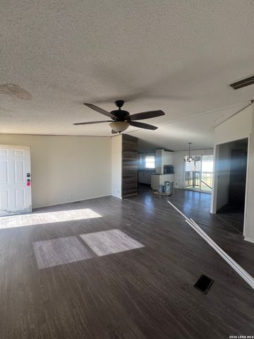 370 County Road 347, Hondo, TX 78861