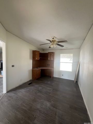 370 County Road 347, Hondo, TX 78861