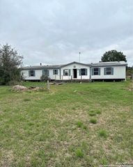 370 County Road 347, Hondo, TX 78861