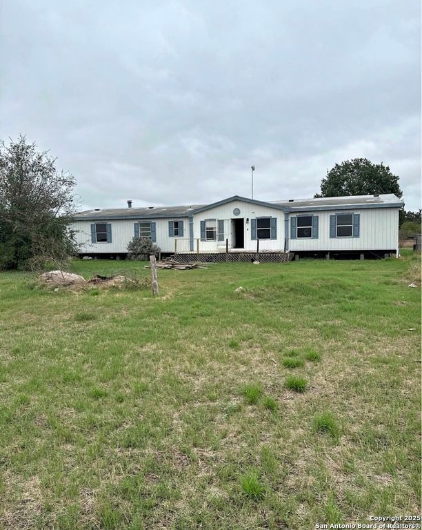 370 County Road 347, Hondo, TX 78861