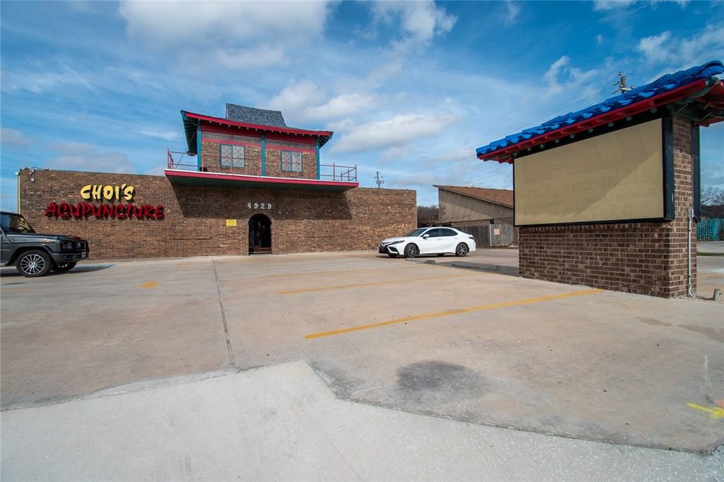 4929 Everhart, Corpus Christi, TX 78411 — exterior
