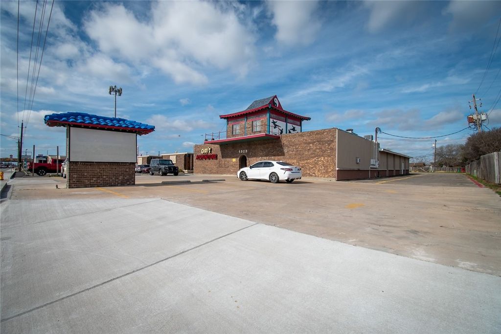 4929 Everhart, Corpus Christi, TX 78411 — photo 2