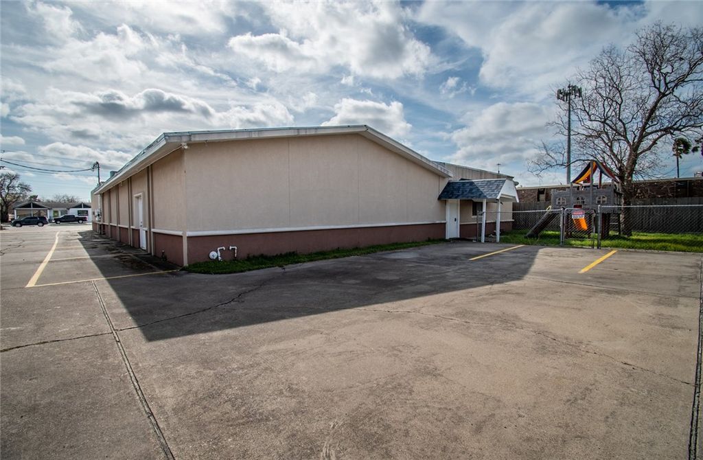 4929 Everhart, Corpus Christi, TX 78411 — photo 3