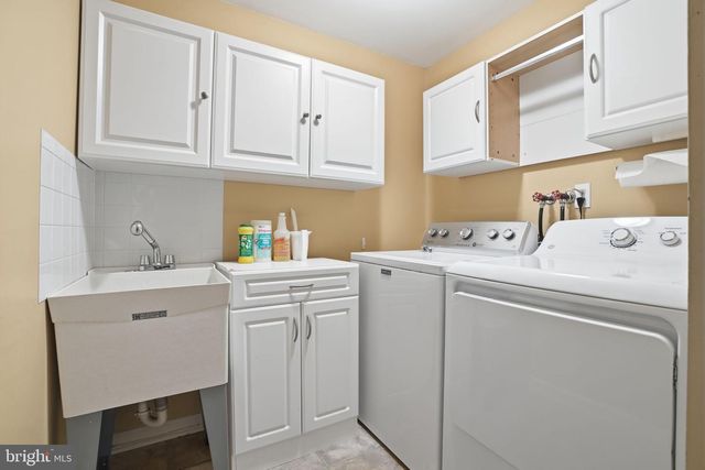 195 GILBERT DR, Morrisville, PA 19067