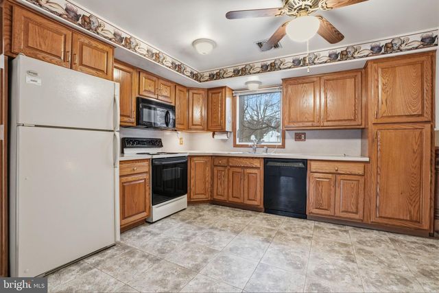 195 GILBERT DR, Morrisville, PA 19067