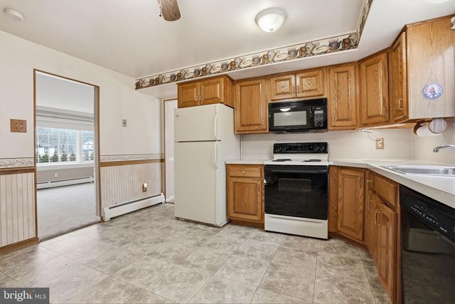 195 GILBERT DR, Morrisville, PA 19067