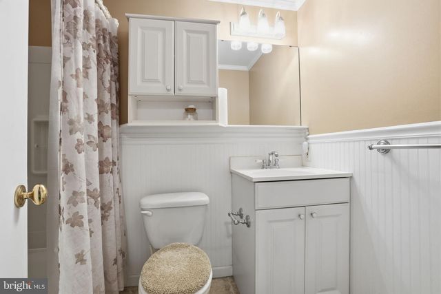 195 GILBERT DR, Morrisville, PA 19067