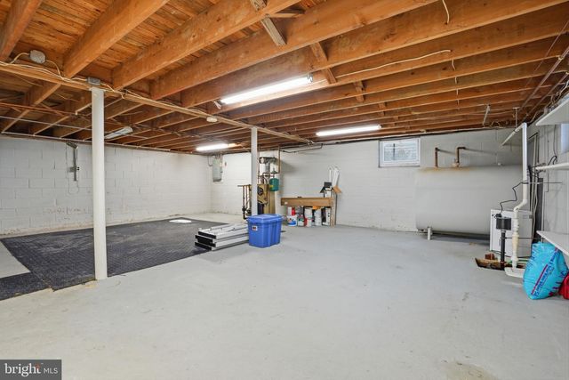 195 GILBERT DR, Morrisville, PA 19067