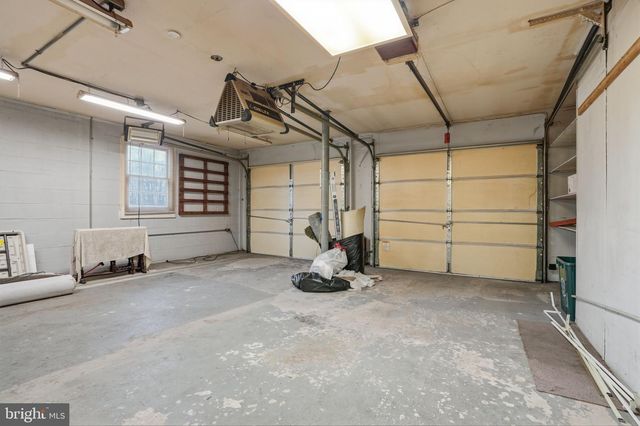 195 GILBERT DR, Morrisville, PA 19067