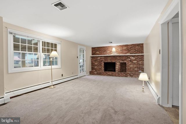 195 GILBERT DR, Morrisville, PA 19067