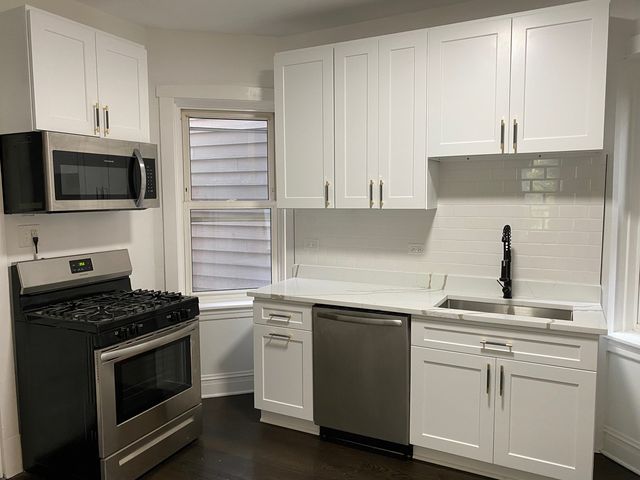 2255 W Shakespeare Avenue 2W, Chicago, IL 60647