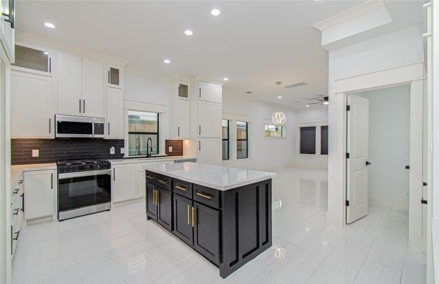 119 E 38th Street, Houston, TX 77018